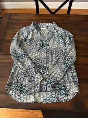 Equipment Women’s Green Patterned V-Neck Blouse